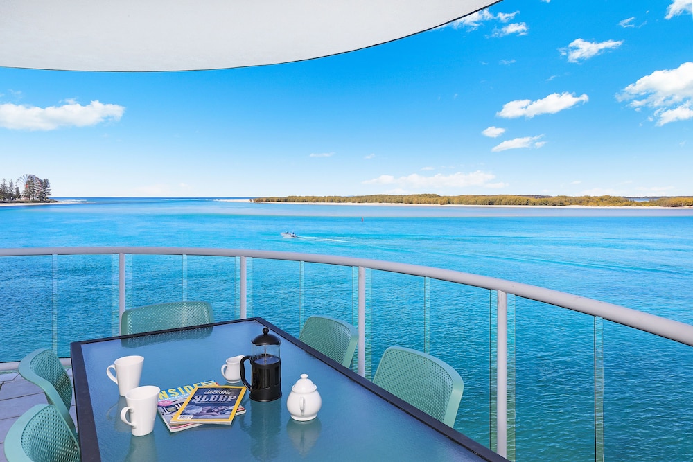 Absolute Waterfront 3 Bedroom Apartment