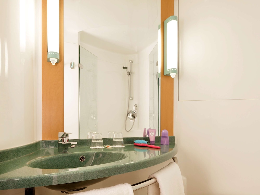 Standard Twin Room, 2 Twin Beds - Photo 16