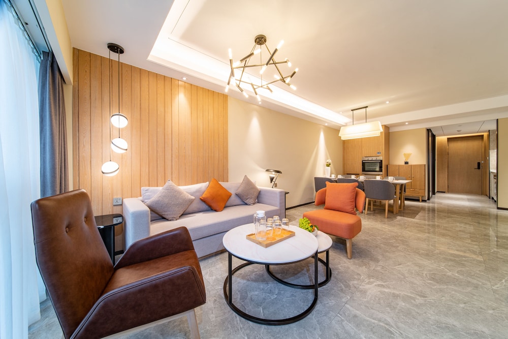 Classic two-bedroom apartment(Kitchen, Fridge)