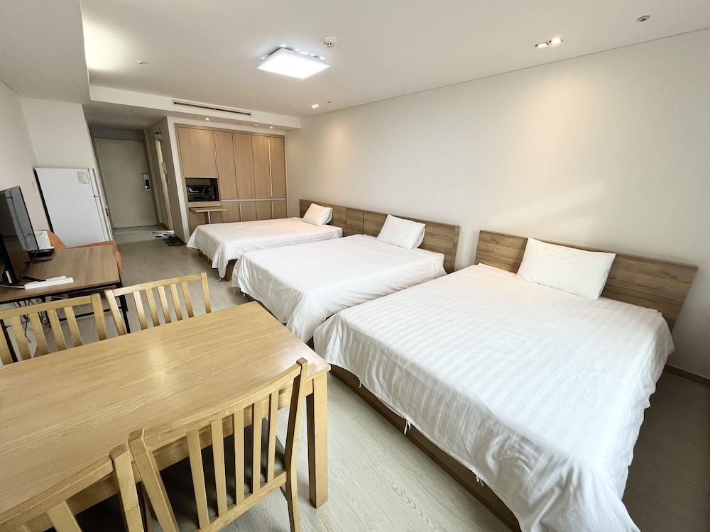 Premium Triple Room, Partial Sea View photo 3