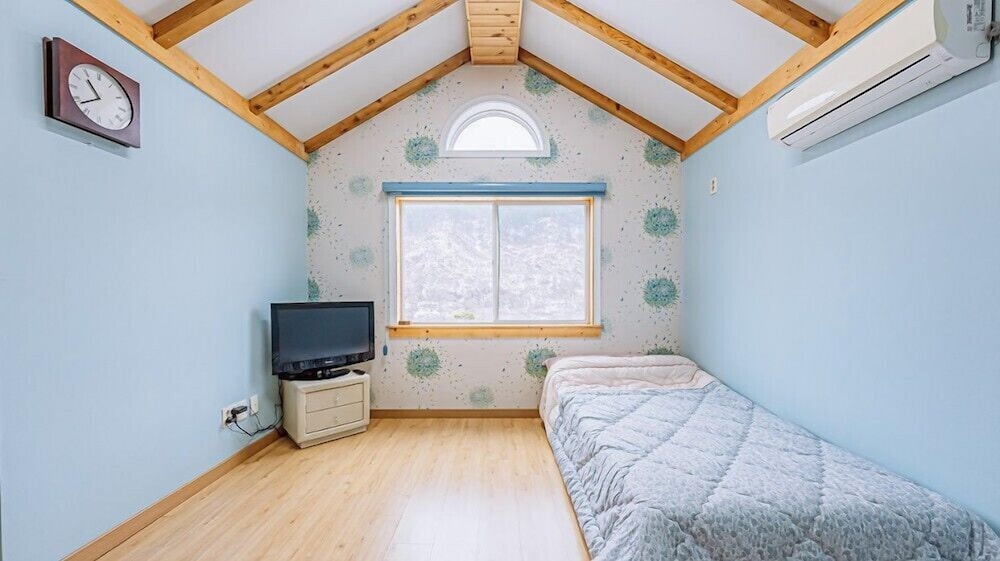 Room (Min Deul Le) - Photo 1