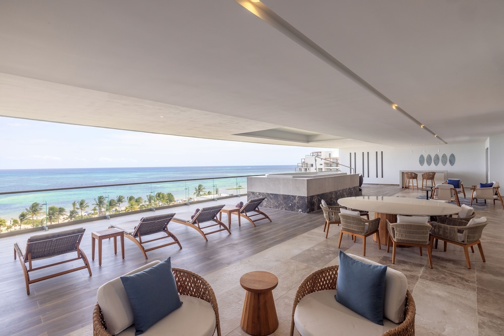 Luxury Chairman Two Bedroom Suite Ocean Front Diamond Club - Photo 19
