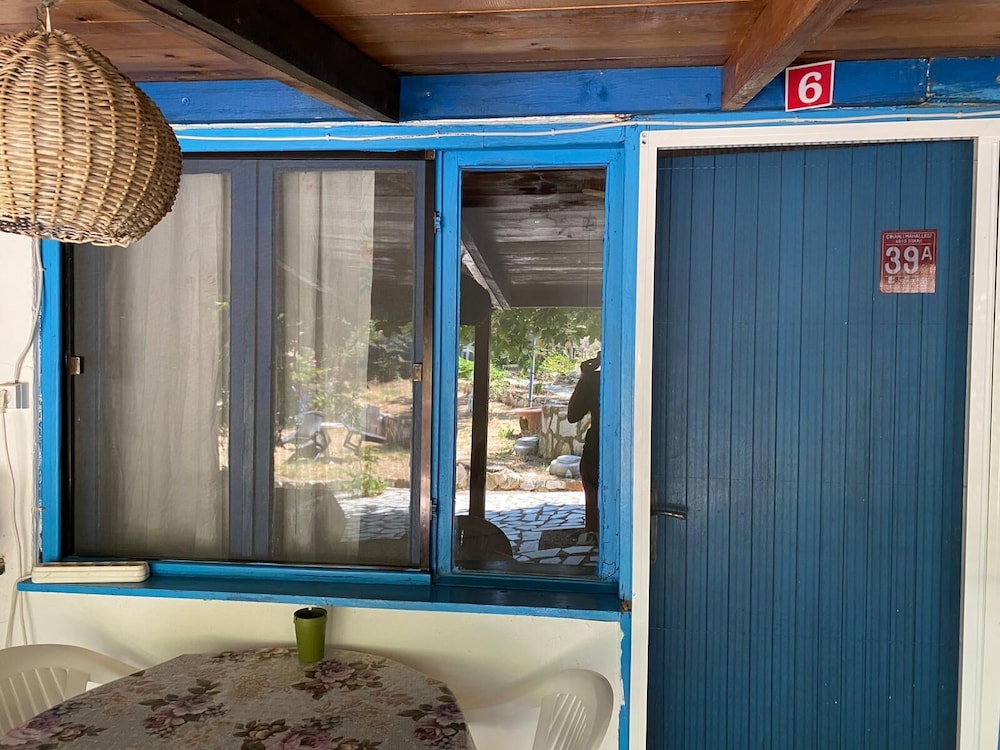 Economy Room, Beachside