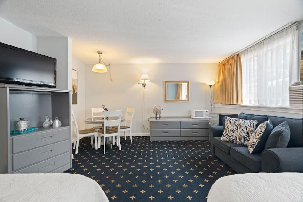 Standard Studio, Private Bathroom (Two Double Beds) - Photo 2