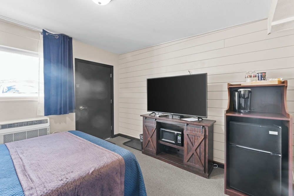Comfort Room, 1 Queen Bed, Sauna, Mountain View photo 3