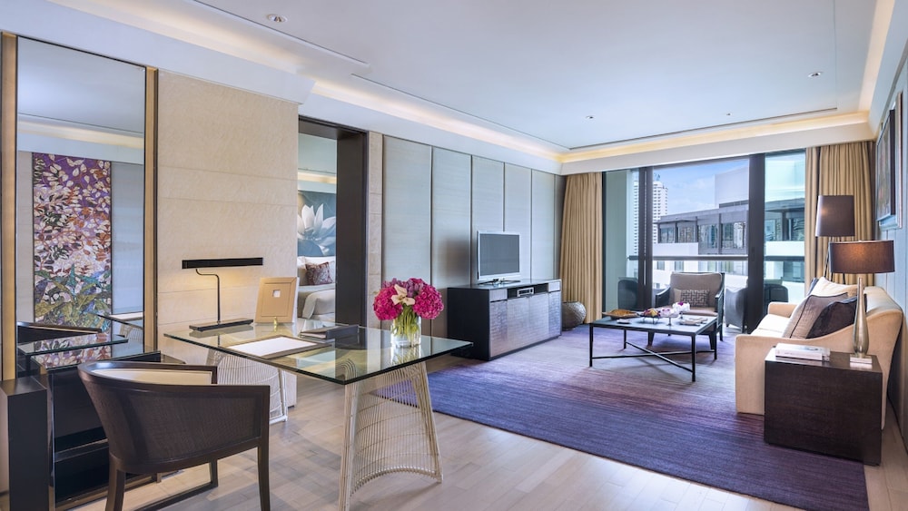 Executive Suite (Executive Lounge Benefit)