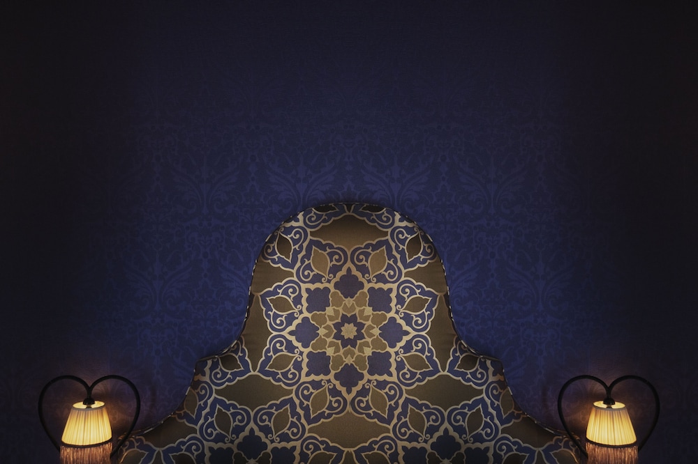 Deluxe Room thumbnail 6