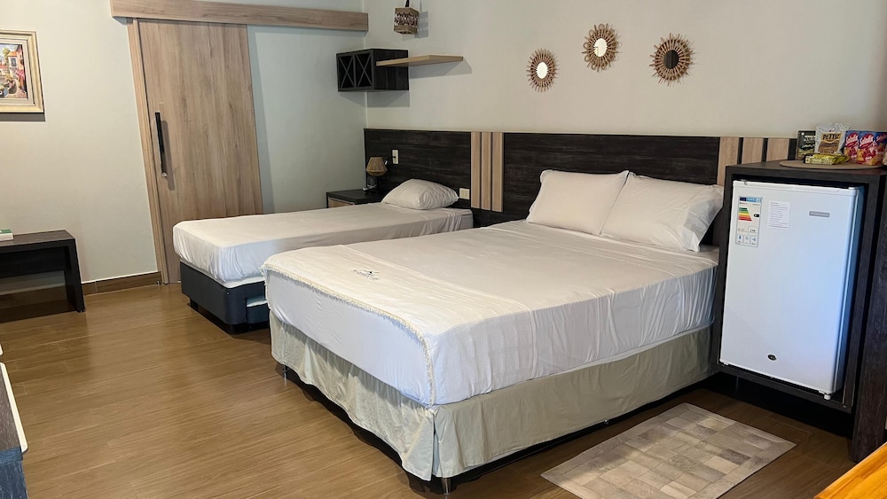 Premium Cabin, Multiple Beds, Hot Tub photo 3