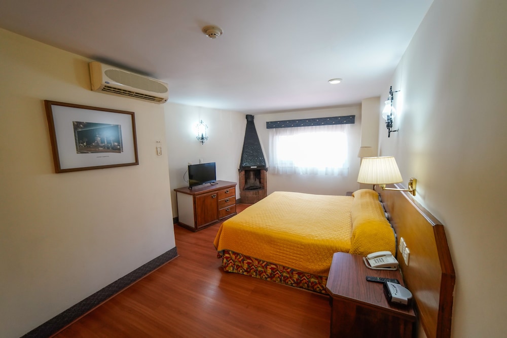 Standard Room, 1 King Bed photo 1