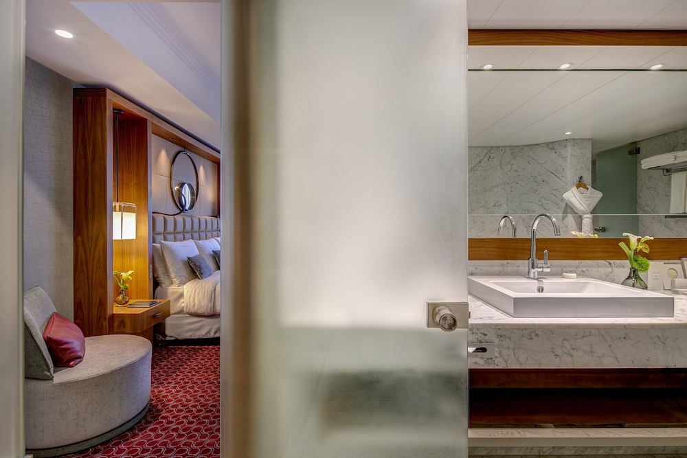 Executive Suite, 1 Double Bed, Lake View photo 2
