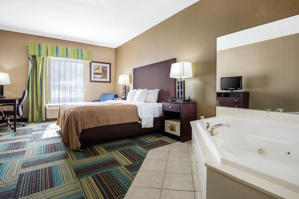Room, 1 King Bed, Non Smoking (2 Person Hot Tub)