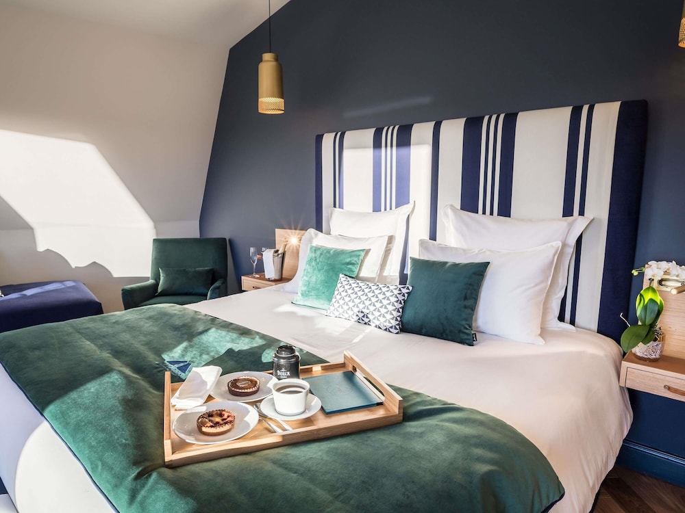 Deluxe Room, Multiple Beds, Bathtub photo 2