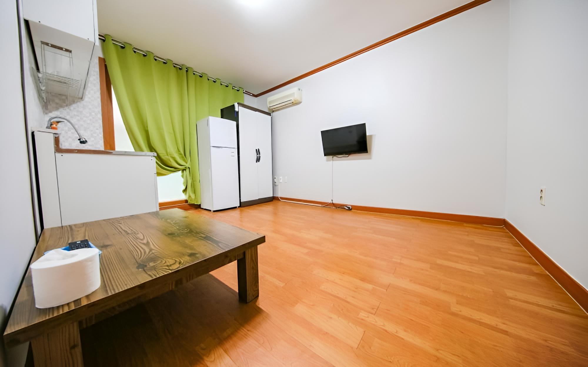 Room (Room 202) photo 3