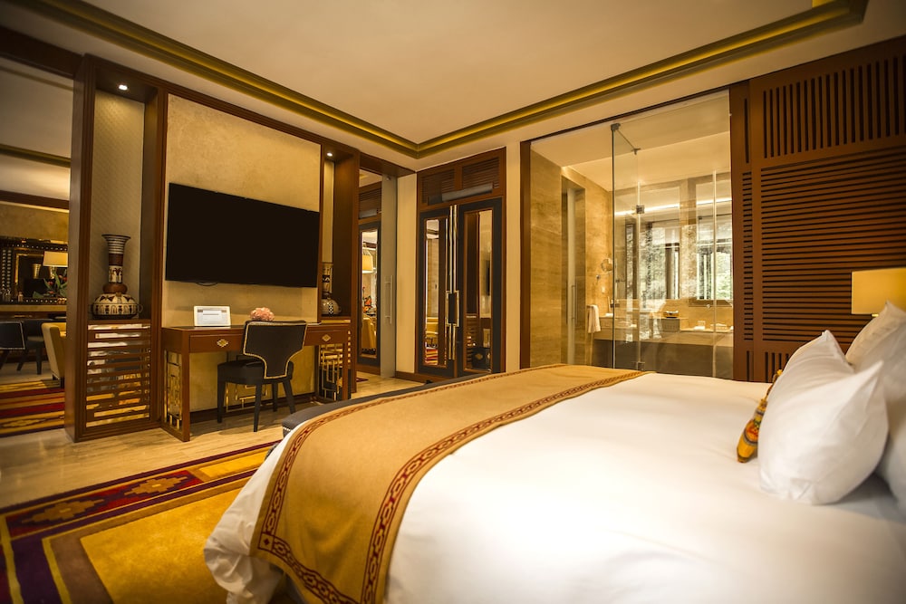 Premium Suite, 1 King Bed, River View - Photo 1