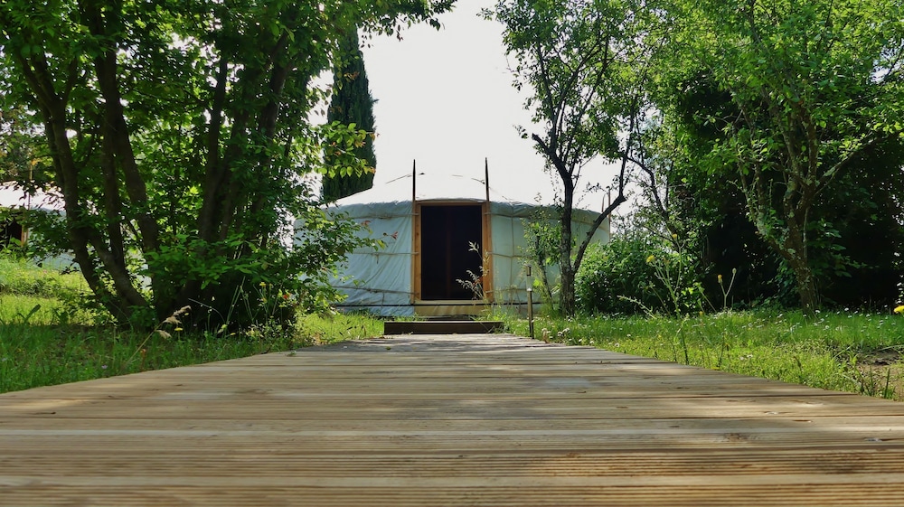 Standard Tent, Multiple Beds, Garden View photo 2
