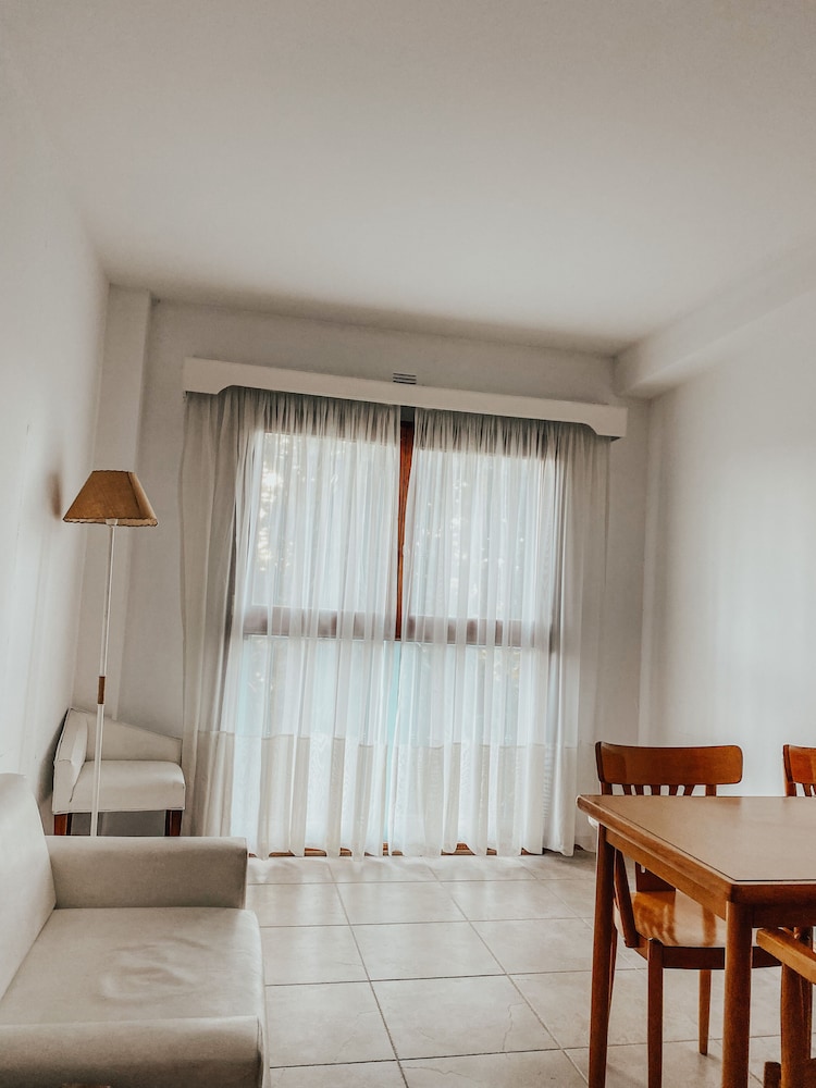 Traditional Apartment photo 3