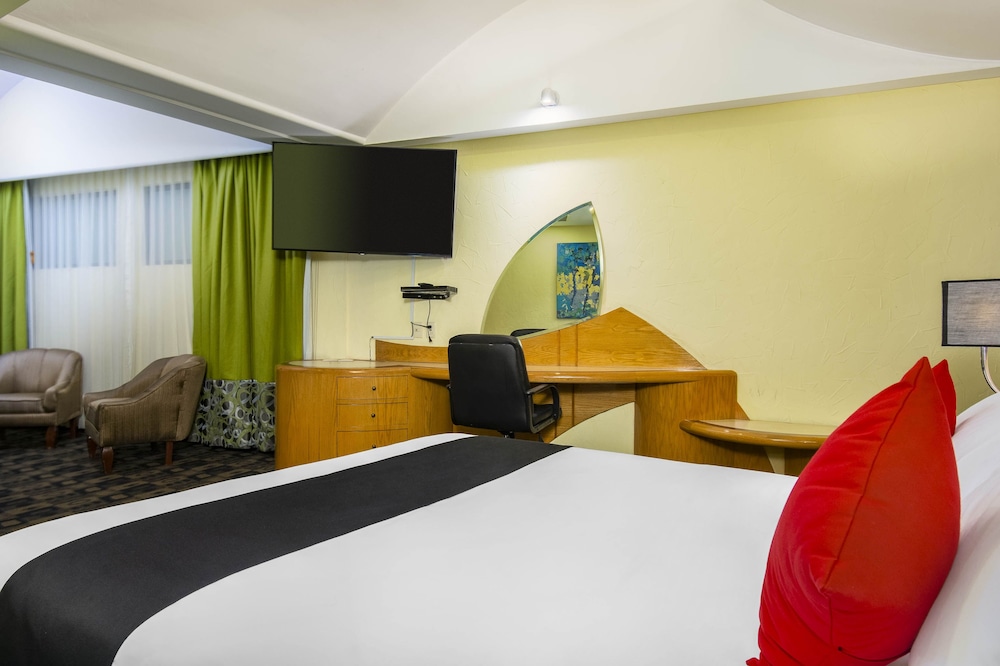 Deluxe Room, Jetted Tub photo 2
