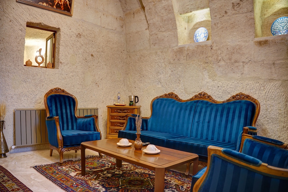 Cave Exclusive Suite