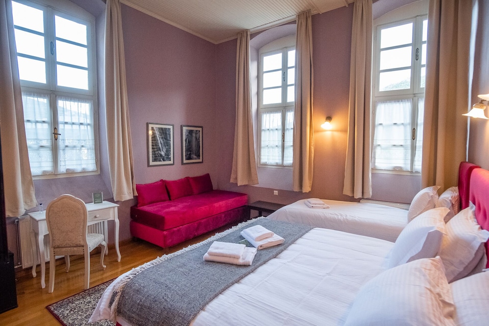 Deluxe Quadruple Room