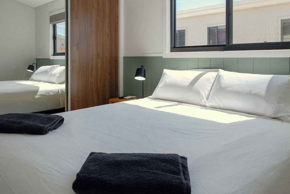 Deluxe 2 Bedroom Premium Cabin - Sleeps 4 photo 2