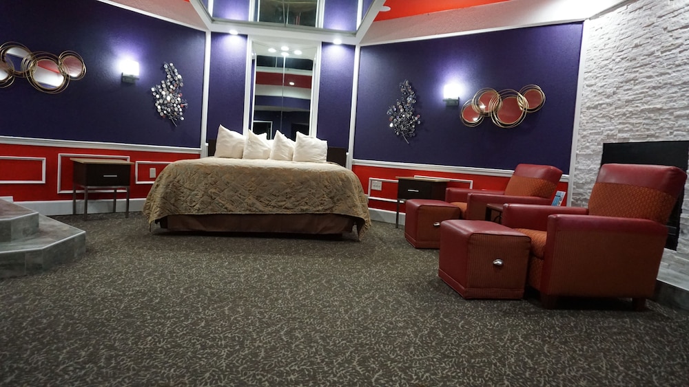 Deluxe Room, 1 King Bed, Non Smoking, Jetted Tub photo 1