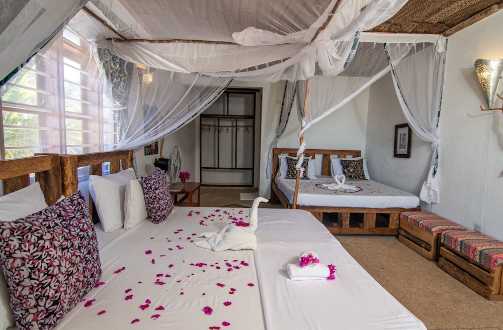 Standard Quadruple Room, Multiple Beds photo 3