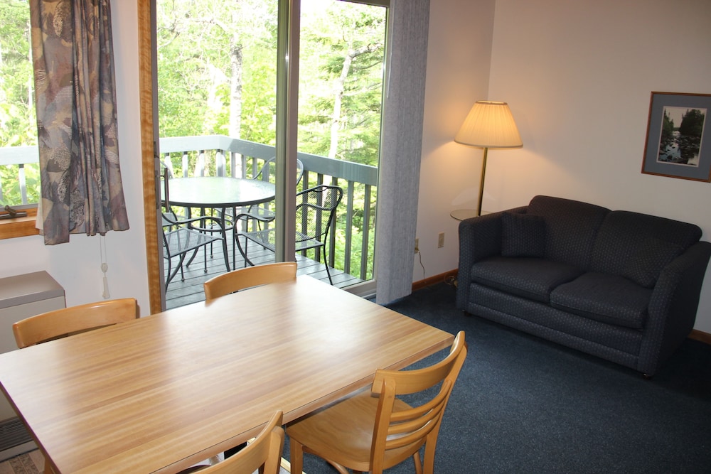 Condo, 2 Bedrooms photo 3