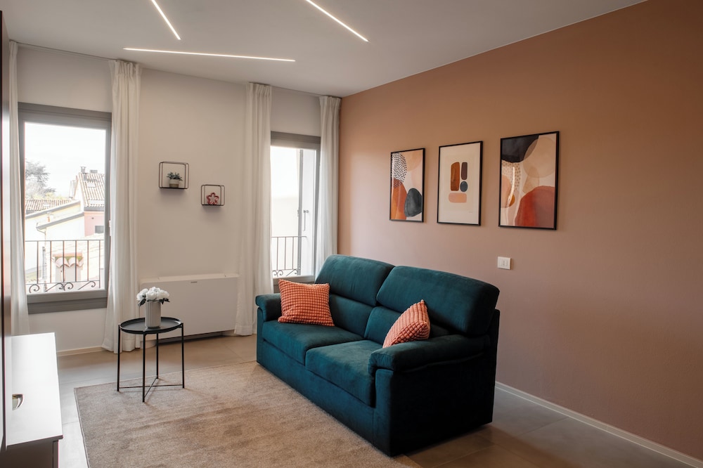 Deluxe Apartment, Tower