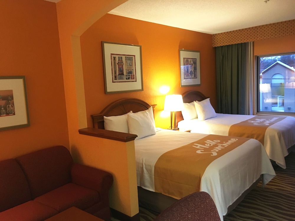 Suite, 2 Queen Beds, Non Smoking - Photo 3