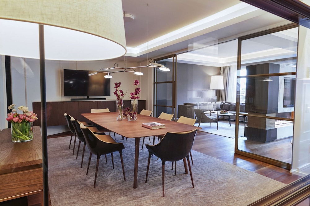 Deluxe Room - Photo 13