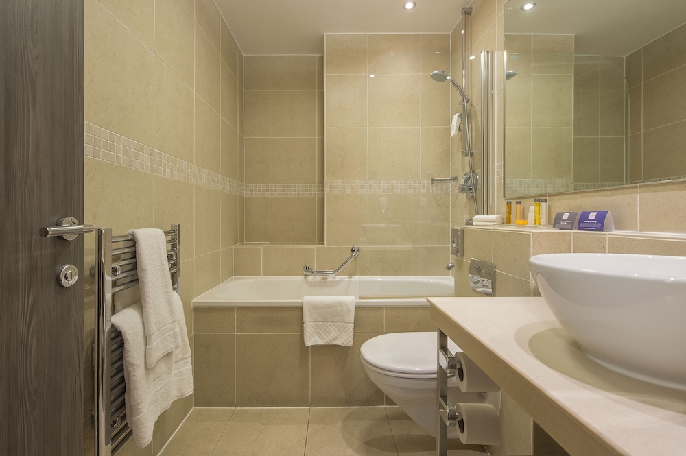 Standard Room, 1 Queen Bed - Photo 6