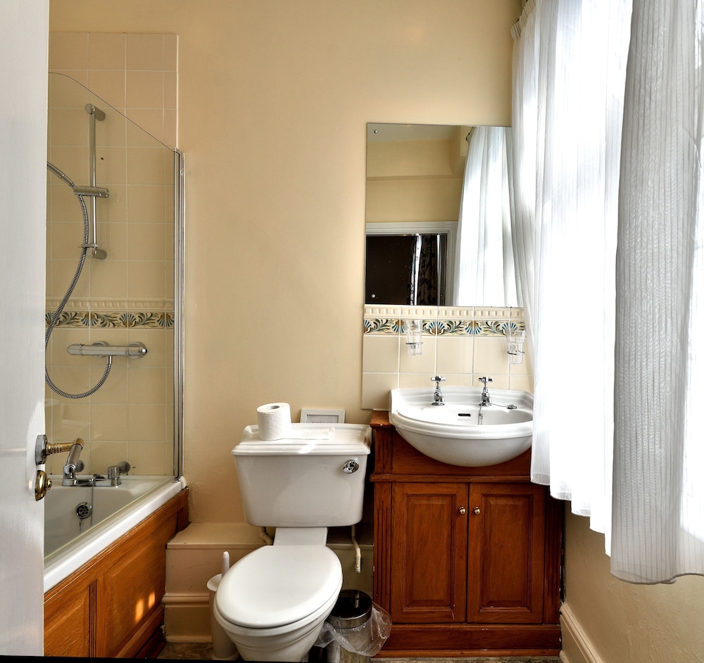 Standard Twin Room, Ensuite - Photo 9