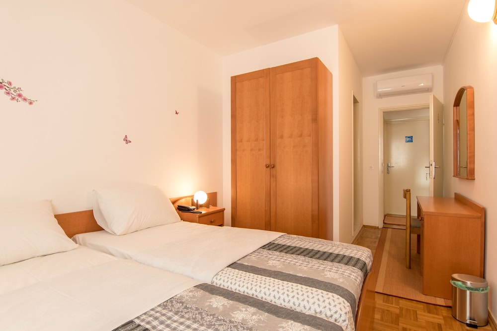 Standard Double or Twin Room photo 2
