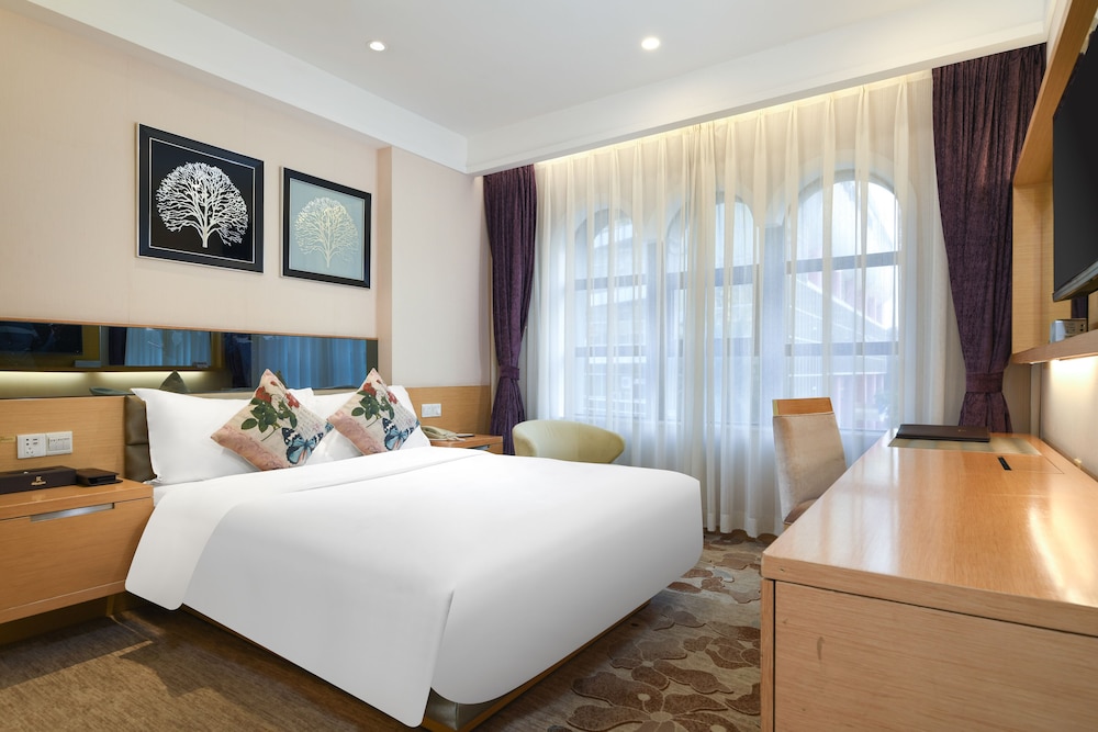 Deluxe Queen Bed Room