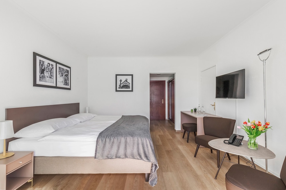 Economy Double Room, Air Condition photo 2
