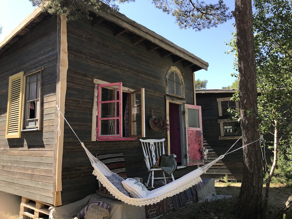 Theme Cabin - Shared Bathroom