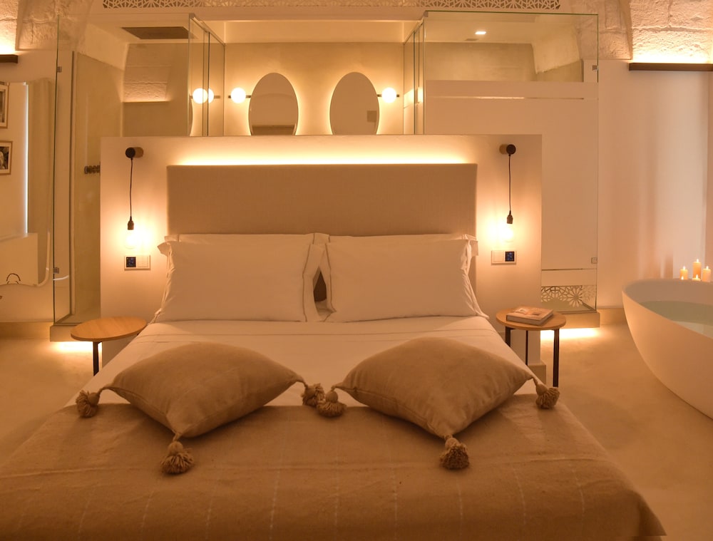 Junior Suite, Private Pool (and Spa Bath) photo 3