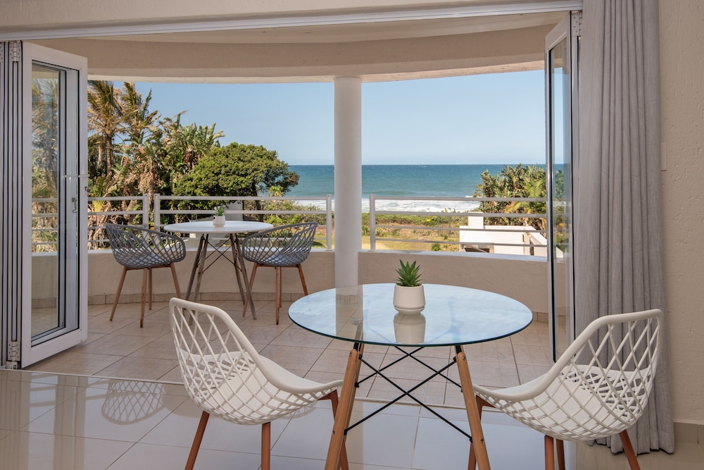 Honeymoon Suite - Photo 3