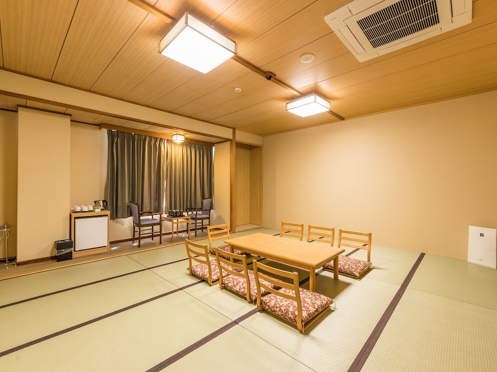Japanese Room With Shared Washroom- Family photo 3
