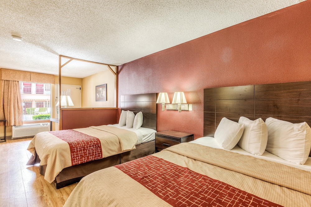 Deluxe Room, 2 Queen Beds, Non Smoking - Photo 15