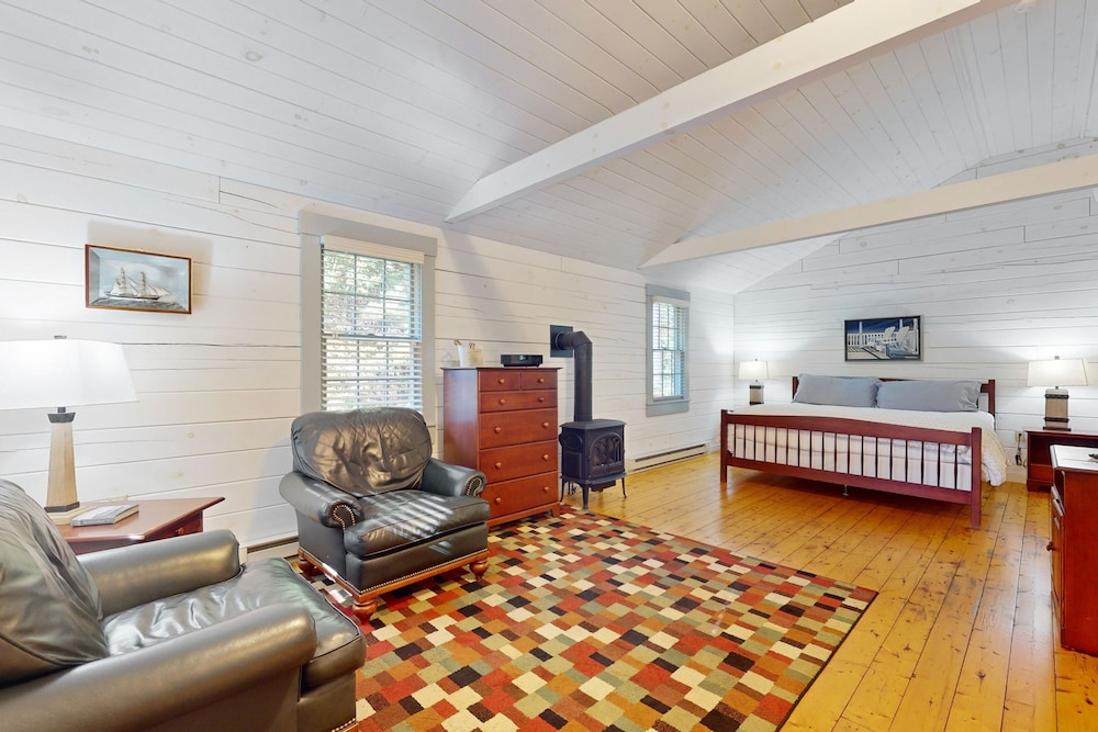 Room (Studio) photo 1