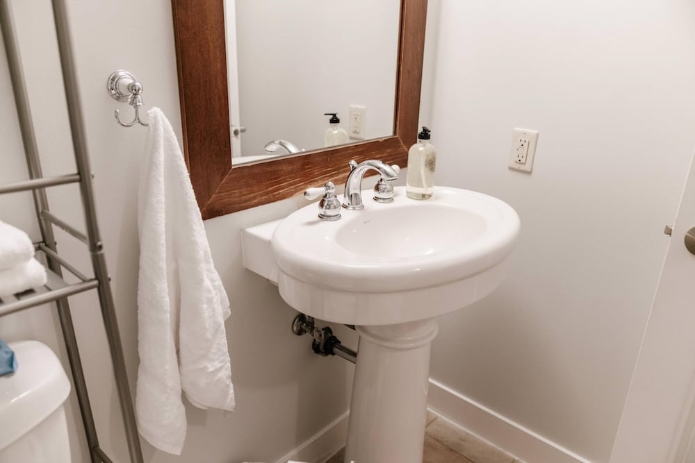 Lakefront Beachfront top Floor Condo w Pool, Billede 5