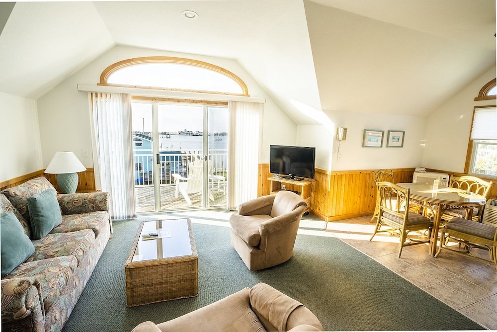 Standard Suite, 1 Bedroom, Non Smoking (Suite 305, Private Deck, Harbor Front) photo 3