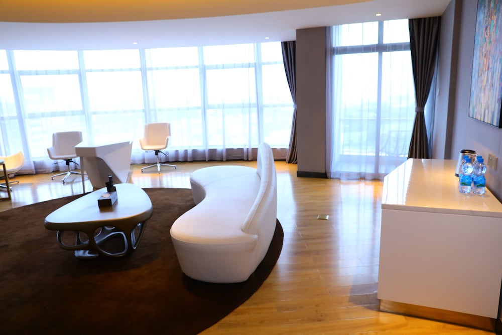 Suite (Mini) - Photo 2