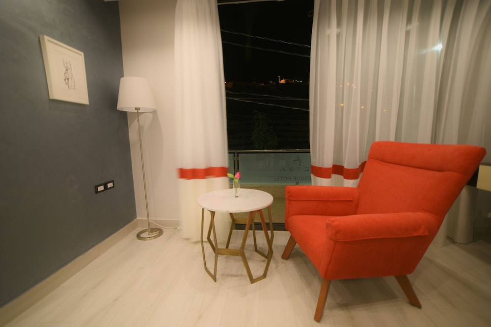 Deluxe Room, City View - Photo 1