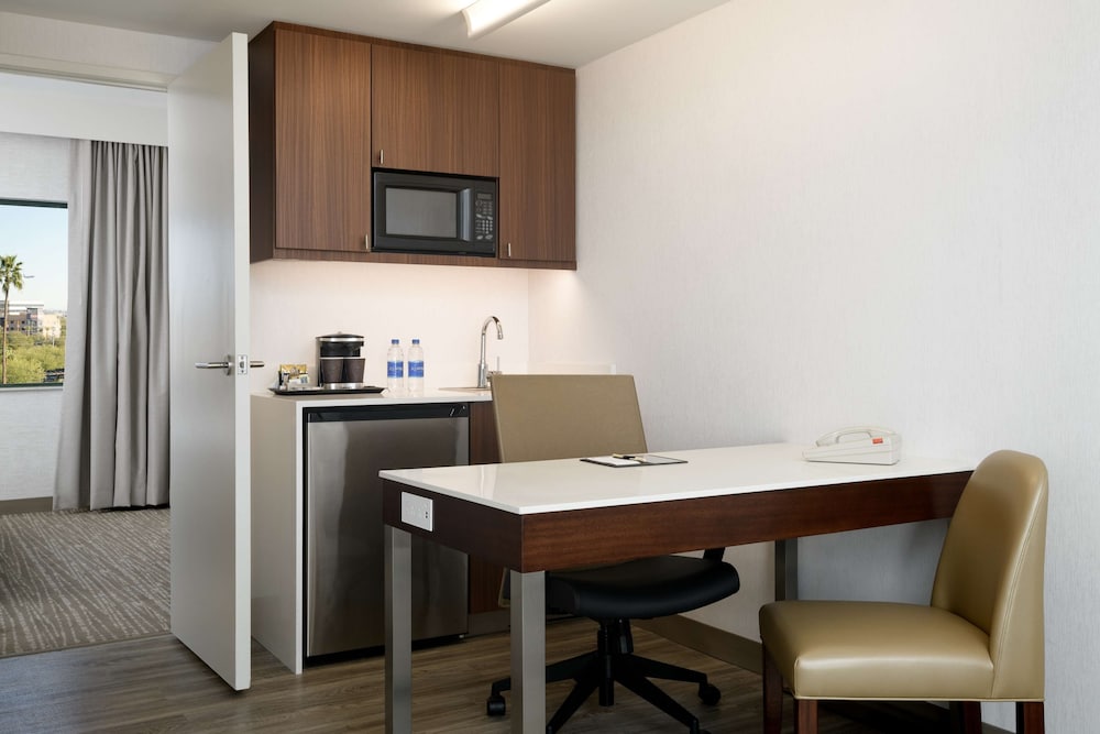 One-Bedroom Suite with Two Queen Beds & Sofa Bed photo 1