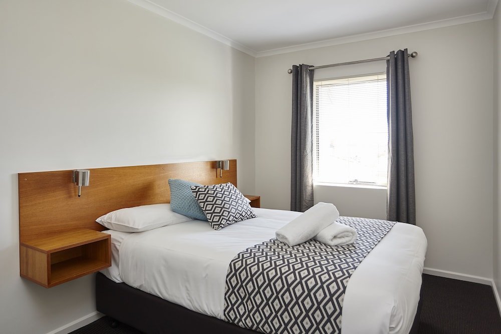 Three Bedroom Suite, Free Wi-Fi & Parking photo 3