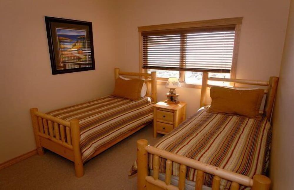 Deluxe Townhome, 3 Bedrooms, Valley View photo 1