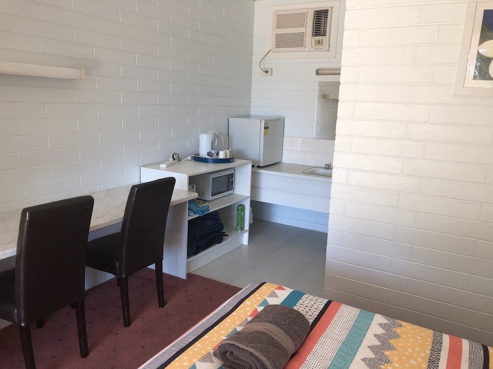 Basic Double Room, 1 Queen Bed photo 2