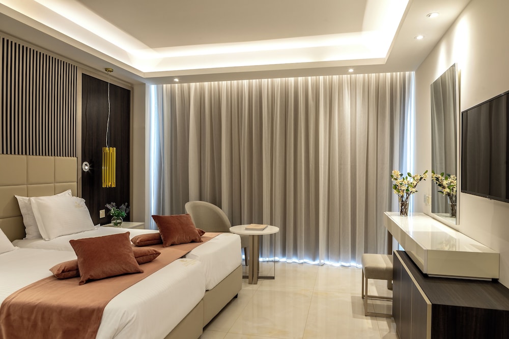 Disable Sea View Suite photo 3